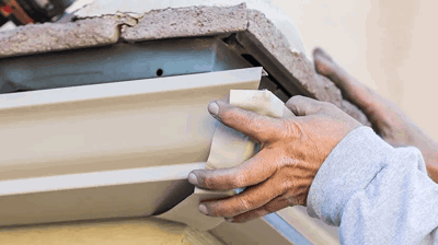 Instalación de canalones por un contratista profesional