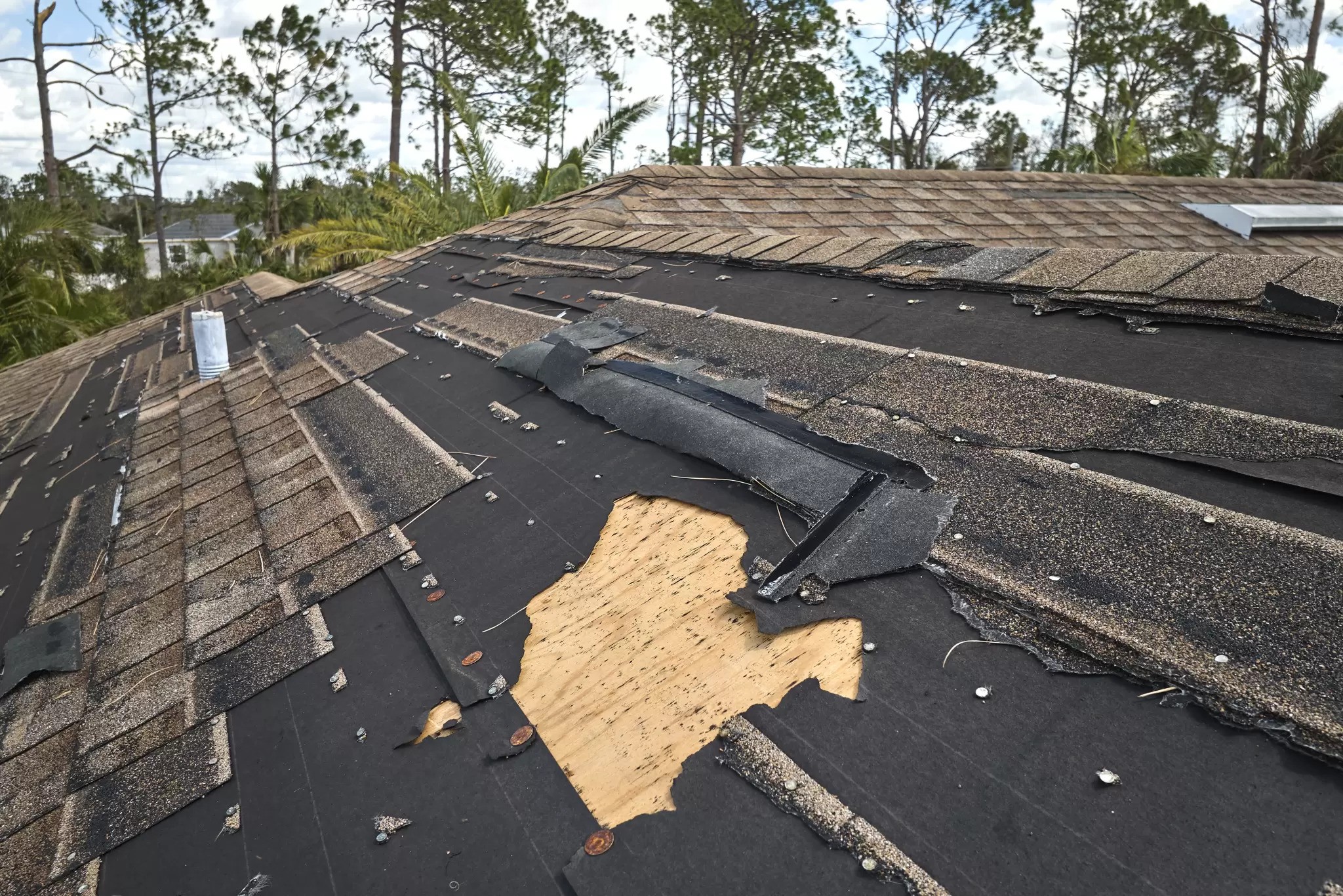 Tipos de daños en el tejado por tormentas: Lo que los propietarios deben saber