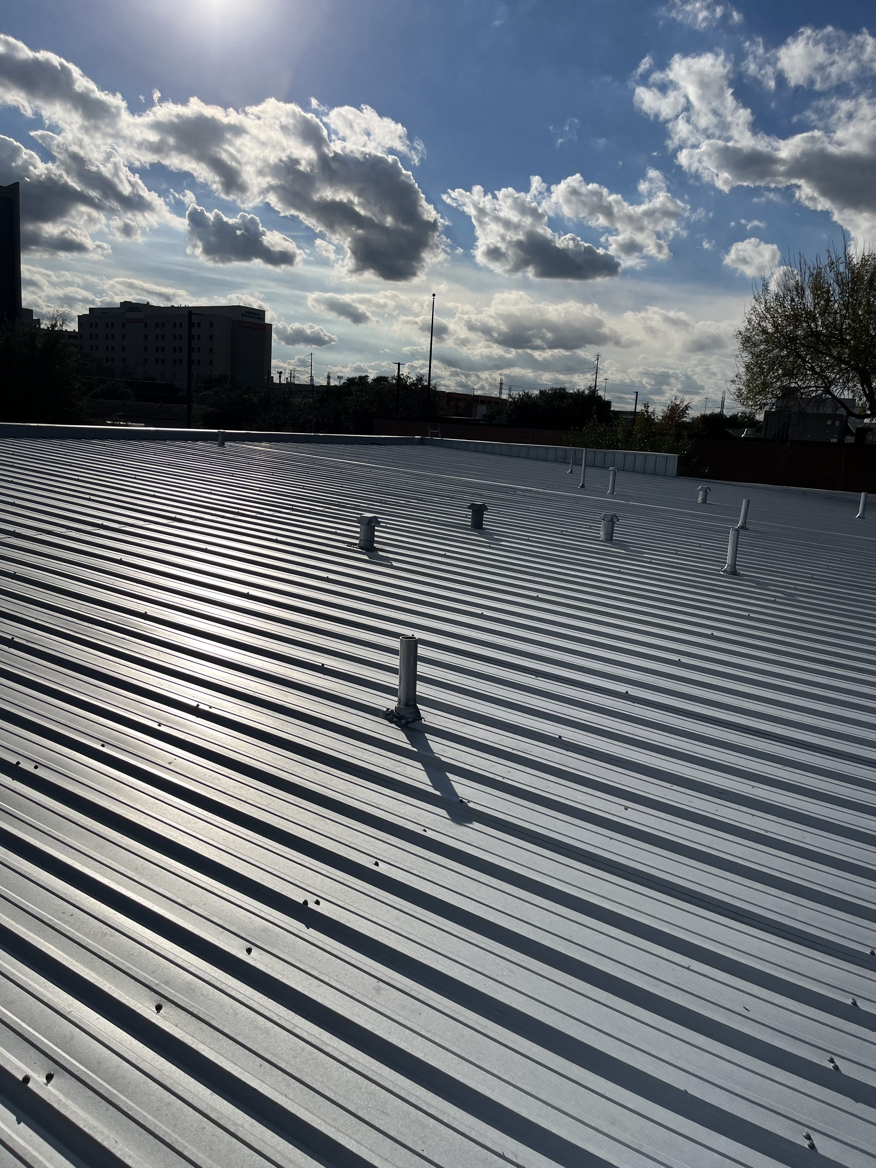 Cubierta metálica R-Panel | The Galleria