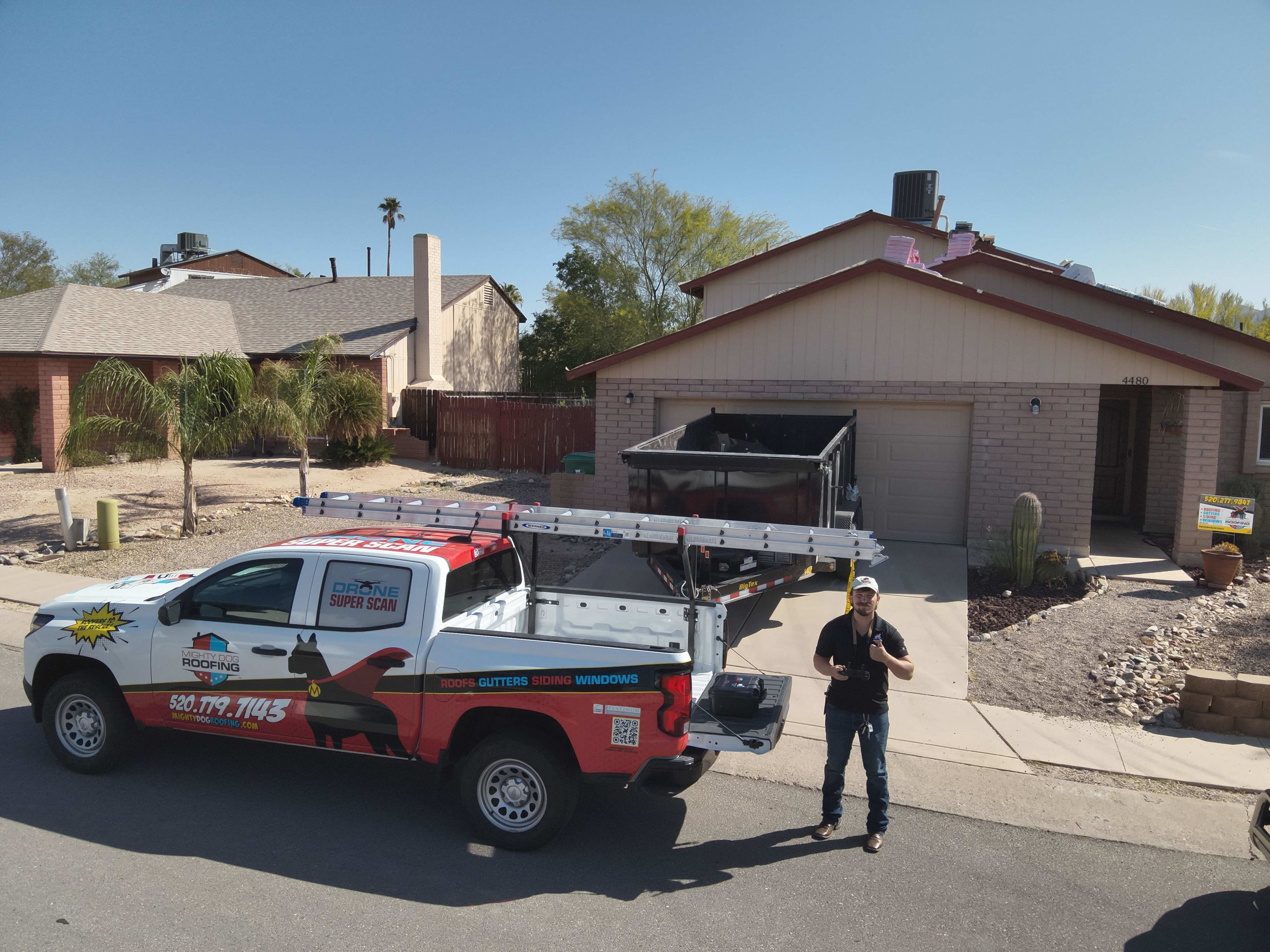 Listo para trabajar sustituyendo el tejado de tejas