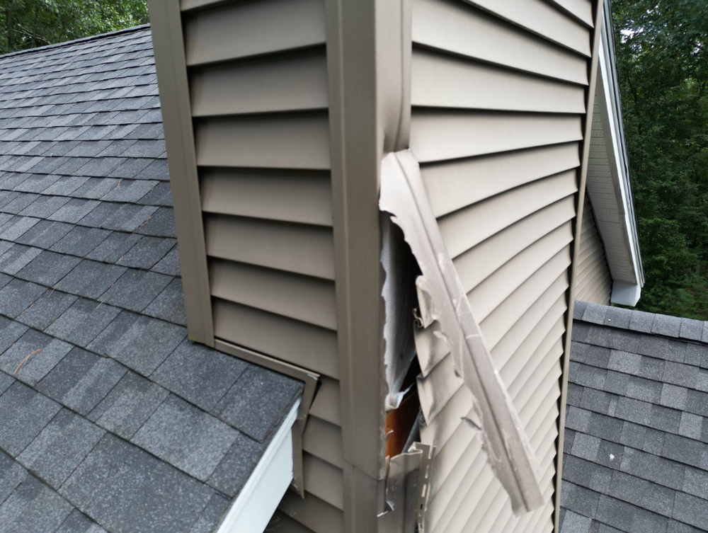 Reparación del revestimiento de una vivienda alcanzada por un rayo