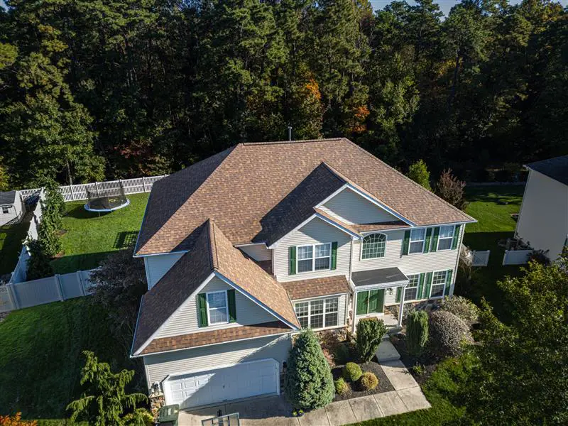 Cómo proteger su tejado de Fort Lee después de una tormenta de granizo: Guía del propietario para una recuperación rápida y conforme a las normas