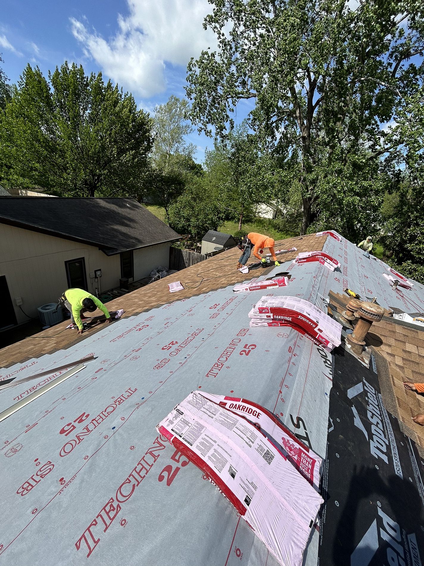 Trabajos en Mighty Dog Roofing