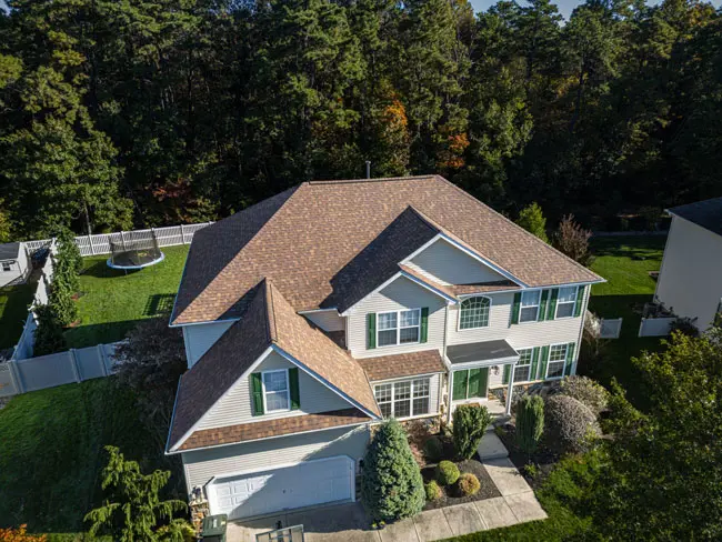 La contratación de un contratista de techos en el sur de Jersey: Lo que los propietarios deben saber.