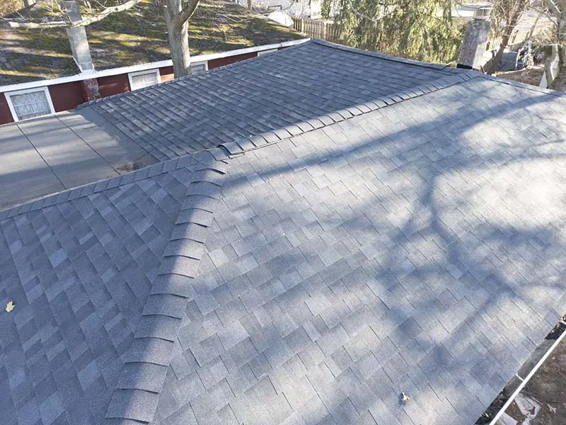 Reemplazo de techo residencial completado en Deptford, Nueva Jersey, con tejas asfálticas arquitectónicas instaladas para una mayor durabilidad a largo plazo.