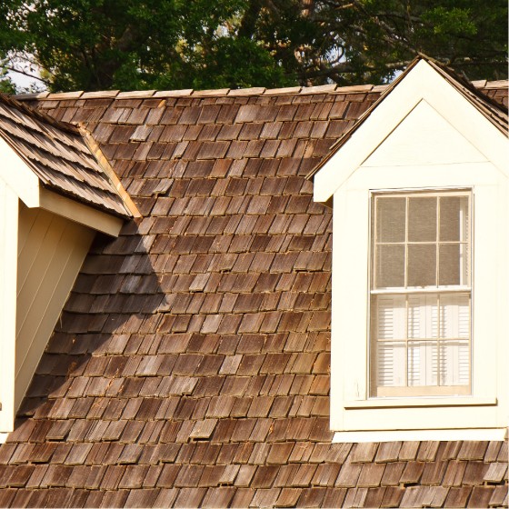 casa en Pitman con tejado de tejas de madera